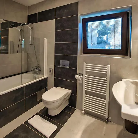 Panoramic Castle With Free Private Parking Apartment *